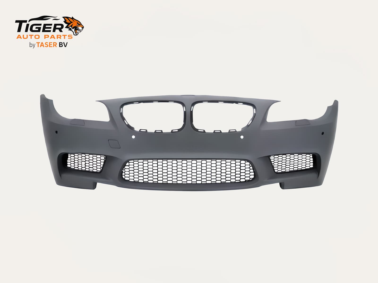 BMW F10 / F11 2010-2013 voorbumper compleet met PDC en koplampsproeiers M5-stijl